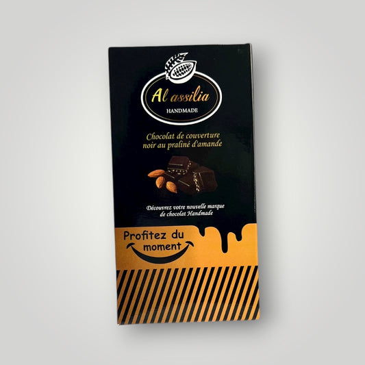 Tablette de Chocolat Noir de Couverture Artisanale au Praliné d’Amande – 100% Naturelle شكلاط أسود طبيعي ببراليني اللوز