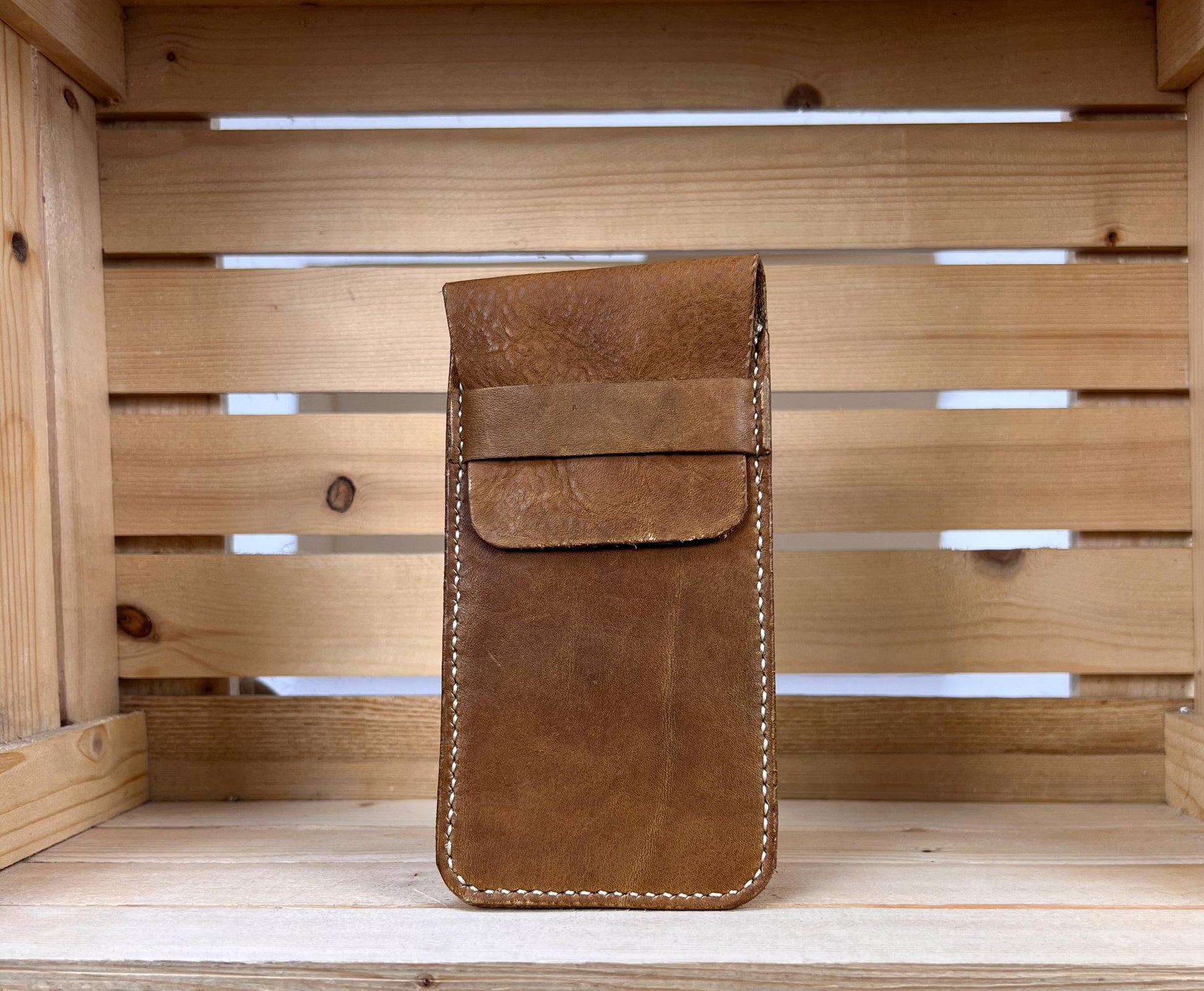 Packaging et etiquette – Etuis lunettes artisanaux en cuir – artisanal marocain – Fidari Market Casablanca