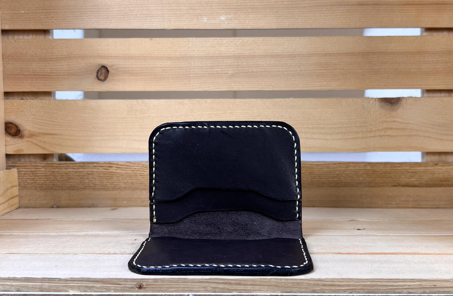 Texture et consistance – Portes monnaies artisanaux en cuir – 100% naturel marocain – Fidari Market Casablanca